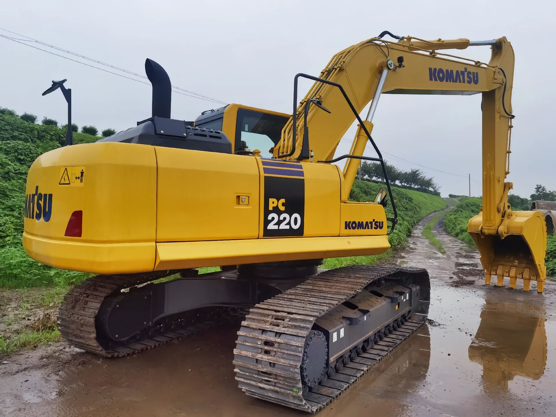 Used Komatsu excavator 2022 Komatsu PC220-8