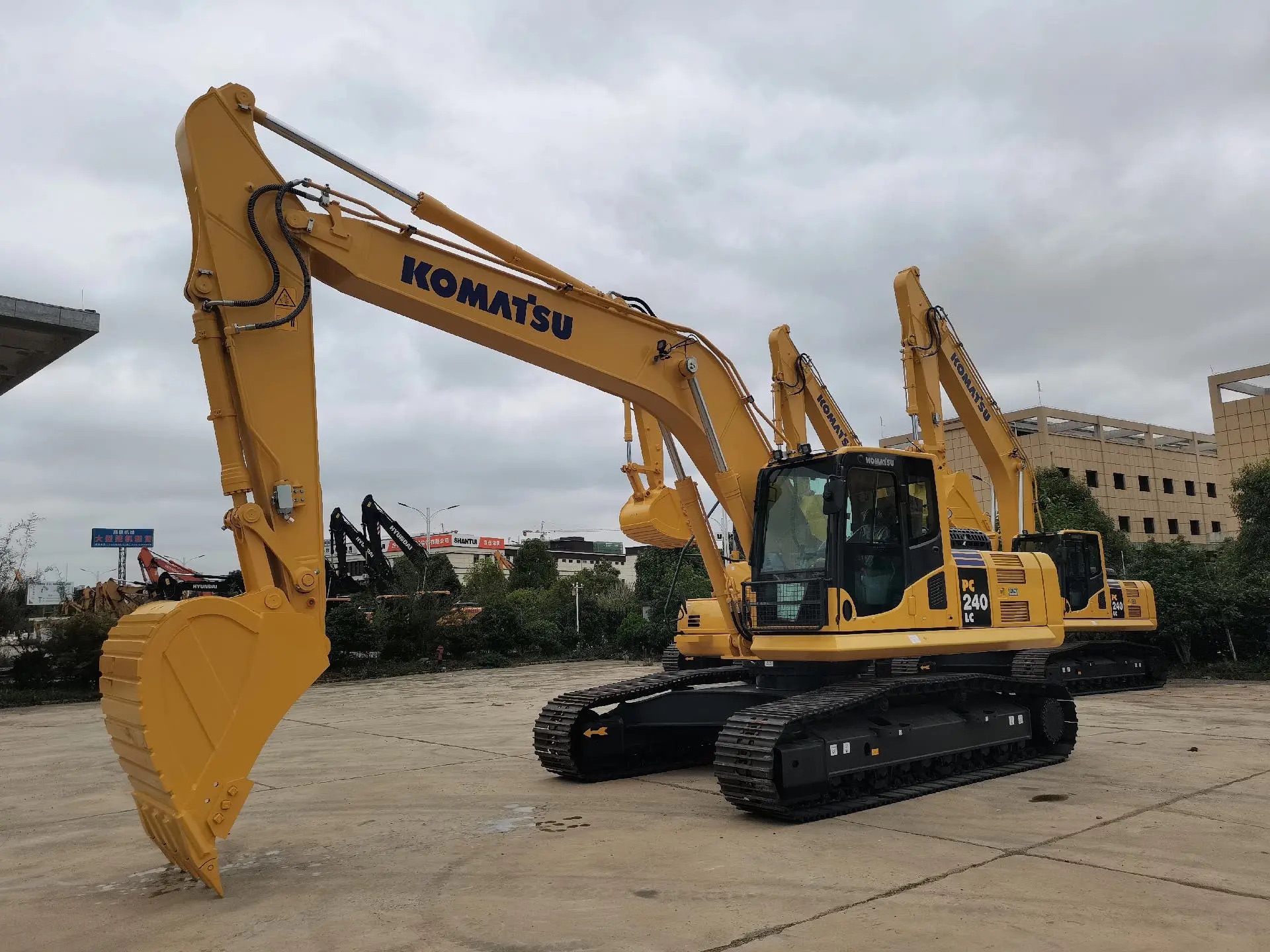 Used Komatsu excavator 2022 Komatsu PC240-8