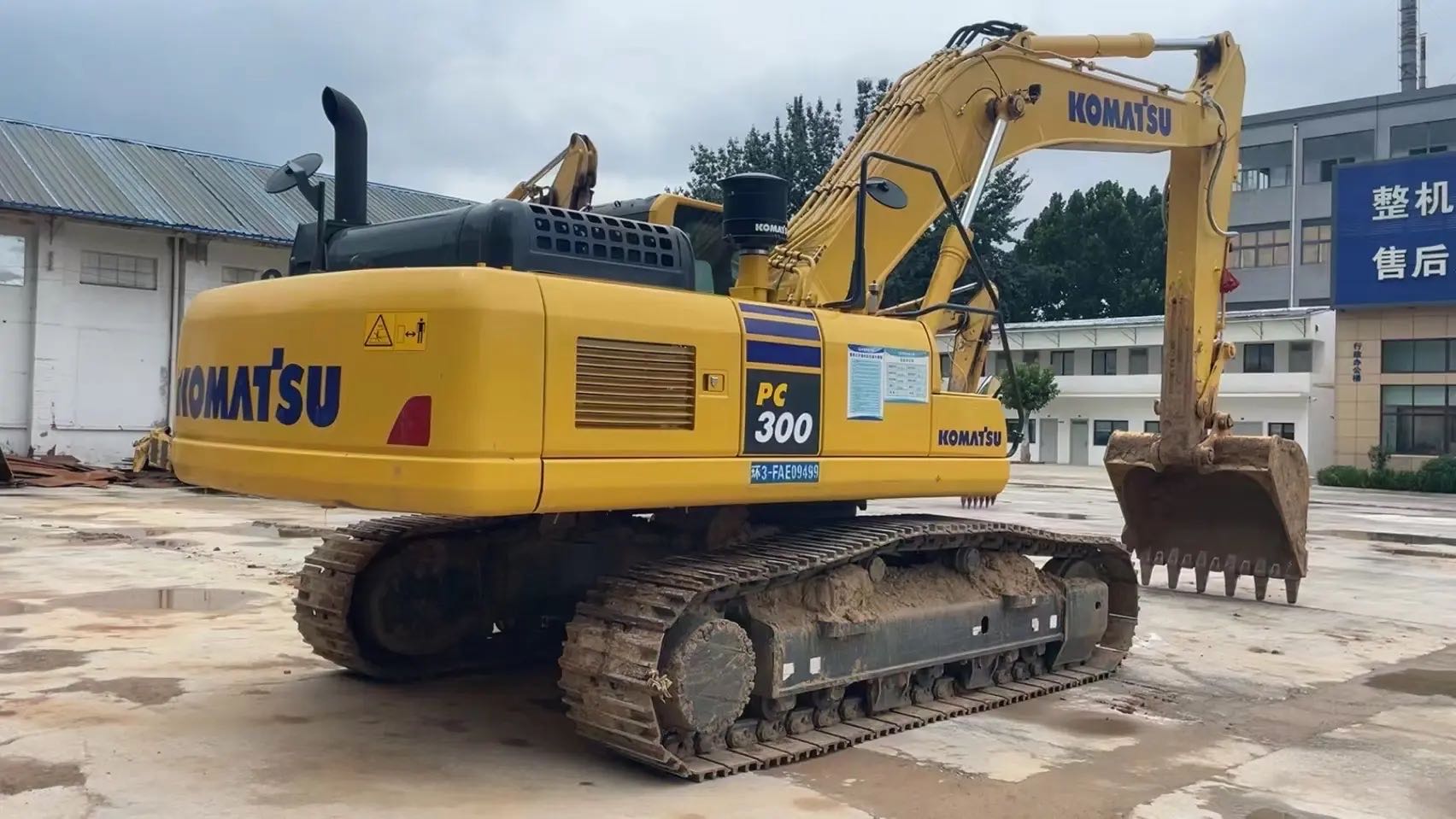 Used Komatsu excavator 2022 Komatsu PC300-8