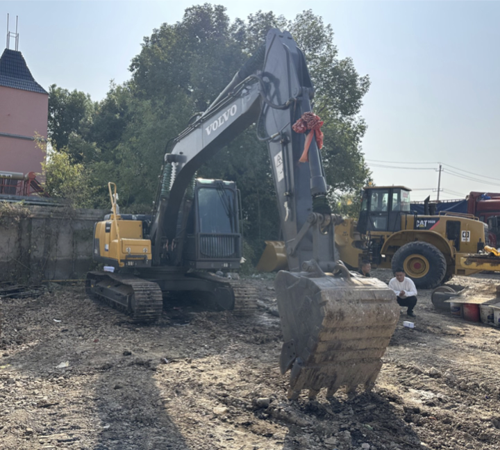 Used VOLVO excavator 2022 VOLVO EC140