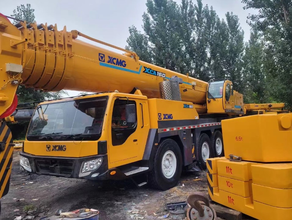 What are mobile cranes used for?