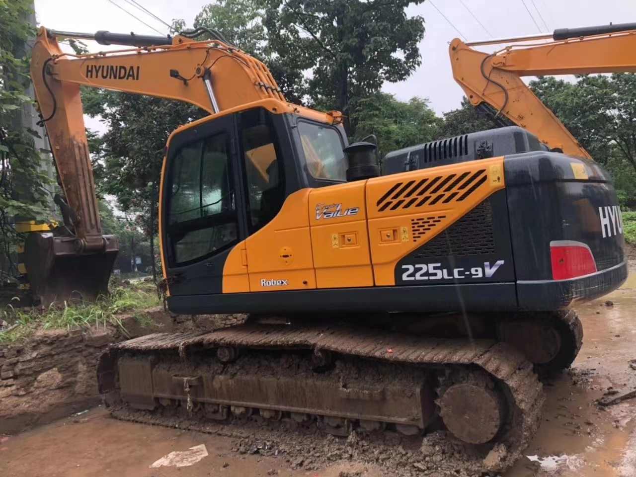 Used HYUNDAI Excavator 2022 HYUNDAI 225-9