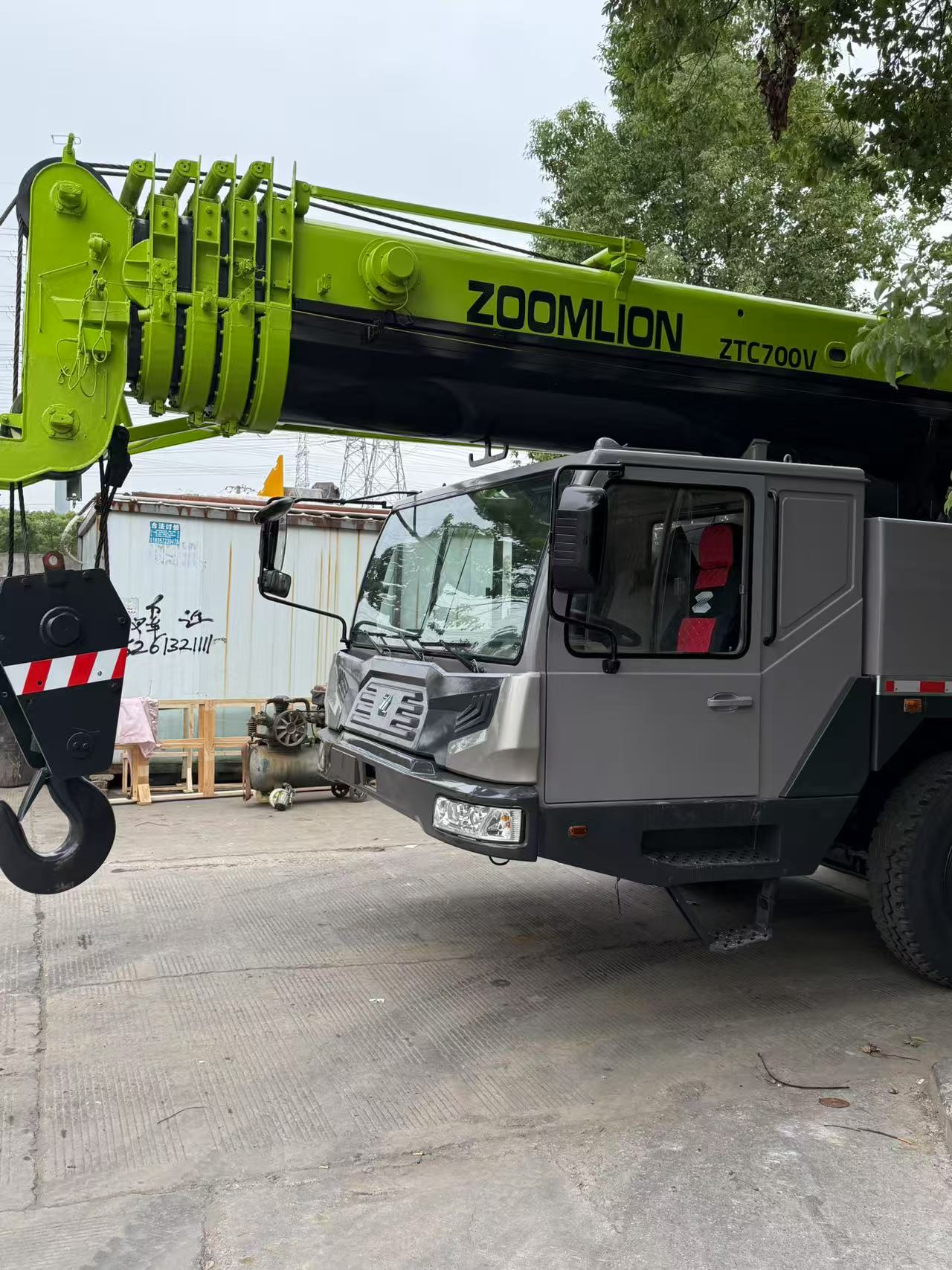 Used Zoomlion mobile crane 2016 ZOOMLION ZTC700V
